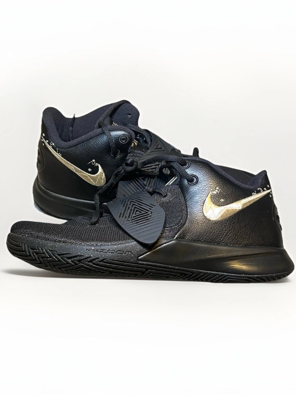 Nike Kyrie Flytrap 3 EP Black Metallic Gold Men’s Size 11 Basketball Shoes